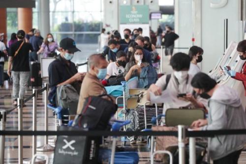 Singapore and Malaysia border gates are full of visitors on the first day of quarantine exemption