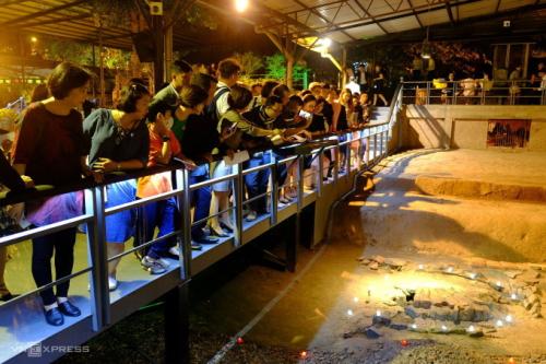 Decoding Thang Long Citadel night tour returns