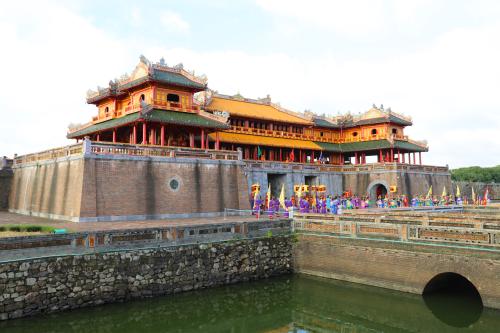 How many UNESCO heritage sites does Vietnam have?