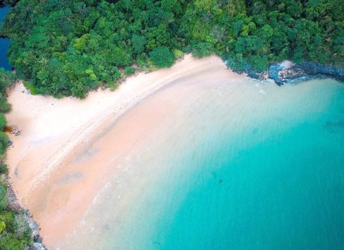 Tourists 'tip' on 4 beautiful beaches in Con Dao Island
