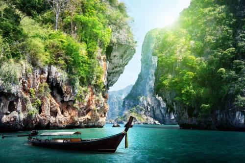 Travelers in Phuket - Thailand will be isolated on the yacht