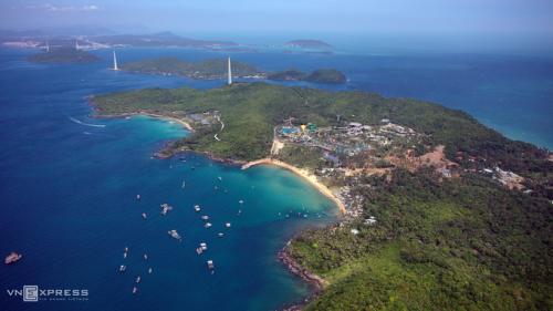 Rapid vaccination for Phu Quoc people to open tourism