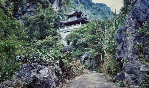 Lost your words in front of the beauty of Am Tien Ninh Binh Pagoda