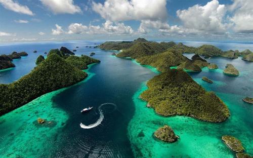 Indonesia loosens regulations to open tourism
