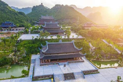 Travel search trends plummet in 2021