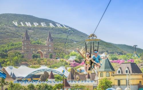 Vinpearl welcome hundreds of tourists from Russia, Uzbekistan with vaccine passport