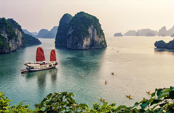 DISCOVER THE WORLD HERITAGE - HALONG BAY ON CRUISE